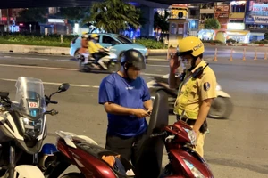 Tông xe vào tổ công tác khi được yêu cầu dừng xe kiểm tra