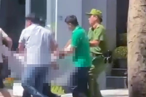 Thuê phòng khách sạn kế bên để bắt ghen chồng ngoại tình