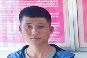 Đang thu tiền 'bảo kê' xe khách thì bị bắt 