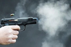 Bắt người đàn ông bị tố dùng súng truy sát một phụ nữ