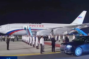 Đài RT Nga đăng video Tổng thống Putin được chào đón ở sân bay Nội Bài