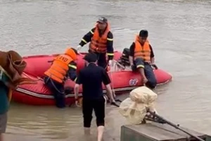 Tìm thấy thi thể của người để lại thư tuyệt mệnh, xe máy trên cầu