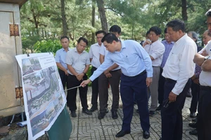 Bí thư Bình Thuận đề nghị hoàn thành việc chỉnh trang khuôn viên Tháp nước Phan Thiết trước 19-4-2025