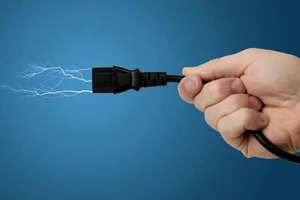 Nam sinh 15 tuổi bị điện giật tử vong khi sạc xe điện đồ chơi