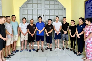 Tạm giữ 12 người trong đường dây sản xuất, mua bán pháo nổ