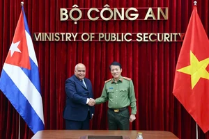 Đại tướng Lương Tam Quang tiếp Đại sứ Cuba