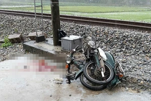 Quảng Ngãi: Một người bán vé số bị tàu hỏa cán tử vong
