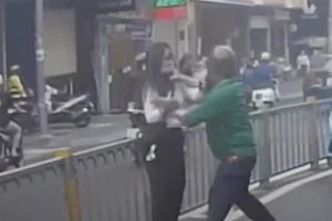 Công an triệu tập nữ tài xế ô tô và người đàn ông đánh nhau ở quận 3