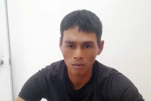 Bắt thanh niên quậy phá đám cưới, đập bảng hiệu của công an