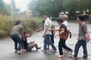 2 tài xế hẹn nhau giải quyết mâu thuẫn, 3 người bị chém trọng thương