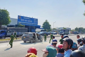 1 phụ nữ tử vong cạnh ô tô cháy rụi, nghi là án mạng