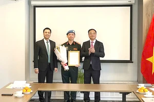 Sĩ quan công an Việt Nam được thăng quân hàm thượng tá trước niên hạn tại New York, Mỹ