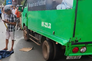 Tông vào đuôi xe tải đỗ ven đường, nam thanh niên tử vong