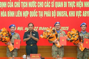 Bộ Quốc phòng trao quyết định cho sĩ quan tham gia gìn giữ hòa bình ở Abyei