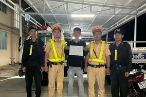 CSGT Lâm Đồng phát hiện 2 thanh niên dương tính ma túy khi đang chạy xe máy 