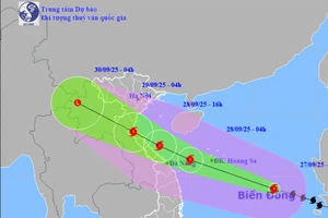 Bão số 10 áp sát vùng biển Đà Nẵng, hướng về Quảng Trị, Ninh Bình