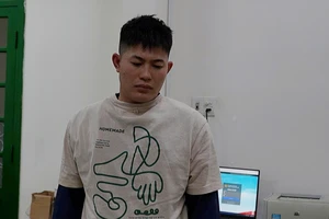 Bắt khẩn cấp người cha ôm 2 con nhảy cầu Trường Xuân tự tử