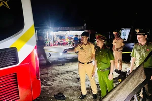 Đồng Tháp: Xe khách giường nằm lao lên lề, tông 2 người chết