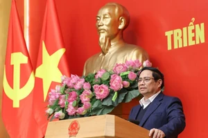 TP.HCM: Cháy lớn tại kho hàng đường Trần Đại Nghĩa, nhiều người tháo chạy