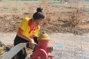 Gần 50 bạn trẻ phường Gia Định trải nghiệm làm chiến sĩ chữa cháy