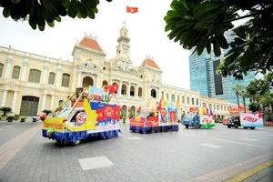 TP.HCM tổ chức diễu hành xe hoa tuyên truyền bầu cử Quốc hội và HĐND các cấp