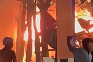 Cháy lúc rạng sáng trên đường Liên ấp 2-3-4 xã Vĩnh Lộc