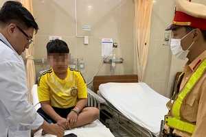 Cảnh sát giao thông dẫn đường trên cao tốc đưa bé trai 12 tuổi đi cấp cứu