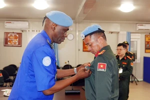 Sáu sĩ quan Công an Việt Nam nhận Huy chương GGHB Liên hợp quốc