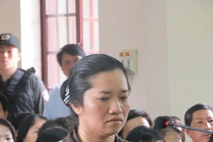 Khi cầm rựa bổ xuống đầu đồng loại có cảm thấy run tay không?