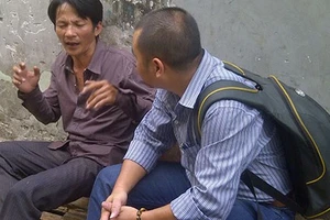 Vợ chồng ve chai lượm được “kho báu”: Nhà nước hưởng phân nửa?