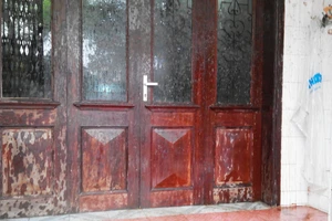 Yêu cầu sớm làm rõ vụ quăng “bom bẩn” vào nhà phóng viên