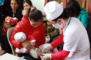 Ngành y tế thừa nhận sởi bùng phát do "lỗ hổng" tiêm chủng
