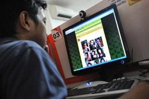 Bắt 58 nghi phạm chuyên dụ nạn nhân khoe thân trên webcam rồi tống tiền