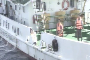 “Nếu tàu TQ tiếp tục đâm vào chúng tôi, chúng tôi cũng sẽ có tự vệ tương tự đáp lại“