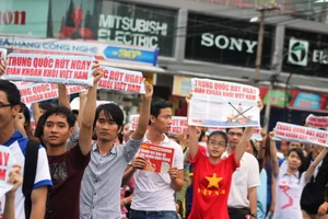 Mít tinh tại Cần Thơ: Trung Quốc phải rút giàn khoan và lực lượng hộ tống vô điều kiện 