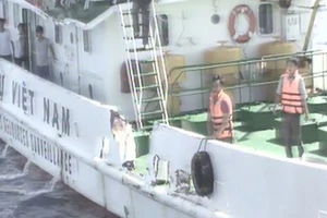 Hoàng Sa 13-5: Tàu VN nhận lệnh tiến sâu vào khu vực TQ hạ đặt trái phép giàn khoan 981