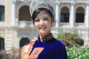 Một hoa hậu viết đơn xin trả lại vương miện