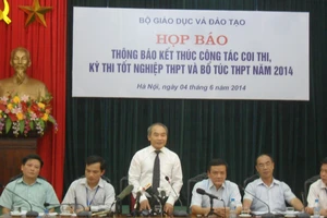 Bộ GD& ĐT họp báo: Clip thí sinh quay ngang quay ngửa là thông tin gây nhiễu