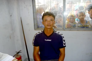 Giết chết vợ bằng 9 nhát dao rồi tìm mọi cách châm lửa đốt nhà