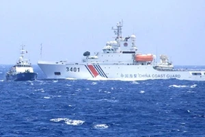 Ngày 15-6: Tàu Trung Quốc áp sát tàu Việt Nam ở khoảng cách 10-30m