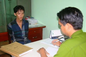 Đã bắt được hai nghi can dùng súng giả cướp tiệm vàng ở Bình Dương