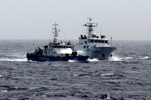 Phóng sự “Rượt đuổi ở Hoàng Sa” trên trang nhất báo Le Monde