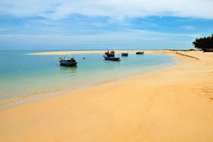 Tổng Bí thư Nguyễn Phú Trọng ra thăm đảo Phú Quý