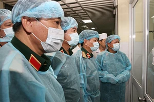 Tổng Tham mưu trưởng thăm hỏi các chiến sĩ bị thương trong vụ rơi trực thăng