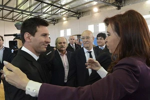 Lionel Messi lên tiếng sau những chỉ trích về Quả bóng Vàng