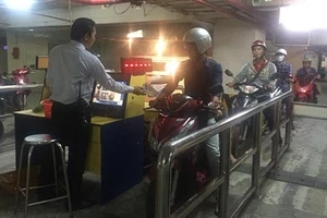 Gửi xe bằng thẻ từ: Hiện đại nên “hại điện”