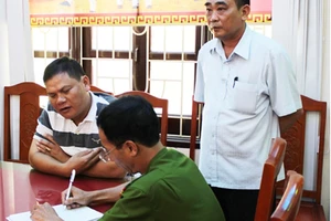 Vụ cảnh sát khống chế cán bộ kiểm lâm: Trạm trưởng kiểm lâm nhận hối lộ 100 triệu đồng