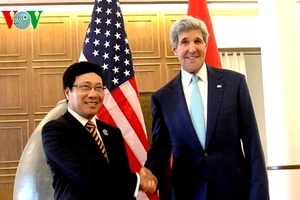 Phó thủ tướng-Bộ trưởng Ngoại giao Phạm Bình Minh gặp Ngoại trưởng Mỹ John Kerry