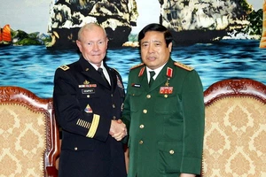 Bộ trưởng Quốc phòng tiếp Chủ tịch Hội đồng Tham mưu trưởng Mỹ