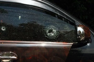 Vụ cặp đôi chết trên ô tô với 10 phát đạn trên người: Chuyên gia pháp y nói gì?